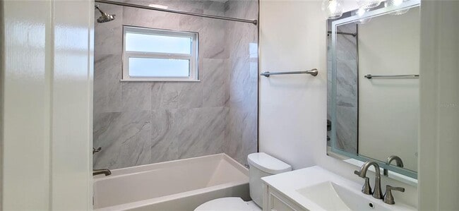 Building Photo - 4018 29th Ave W