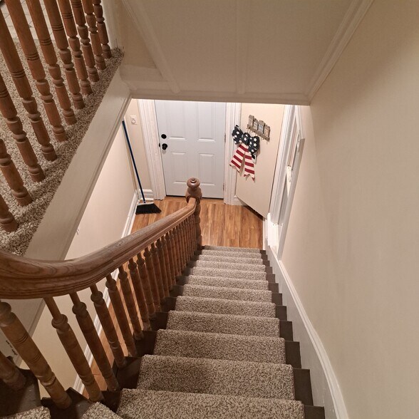 Front door entrance - 85 W Hanover Ave