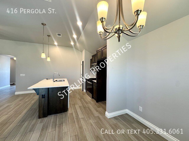 Building Photo - 416 Pergola St