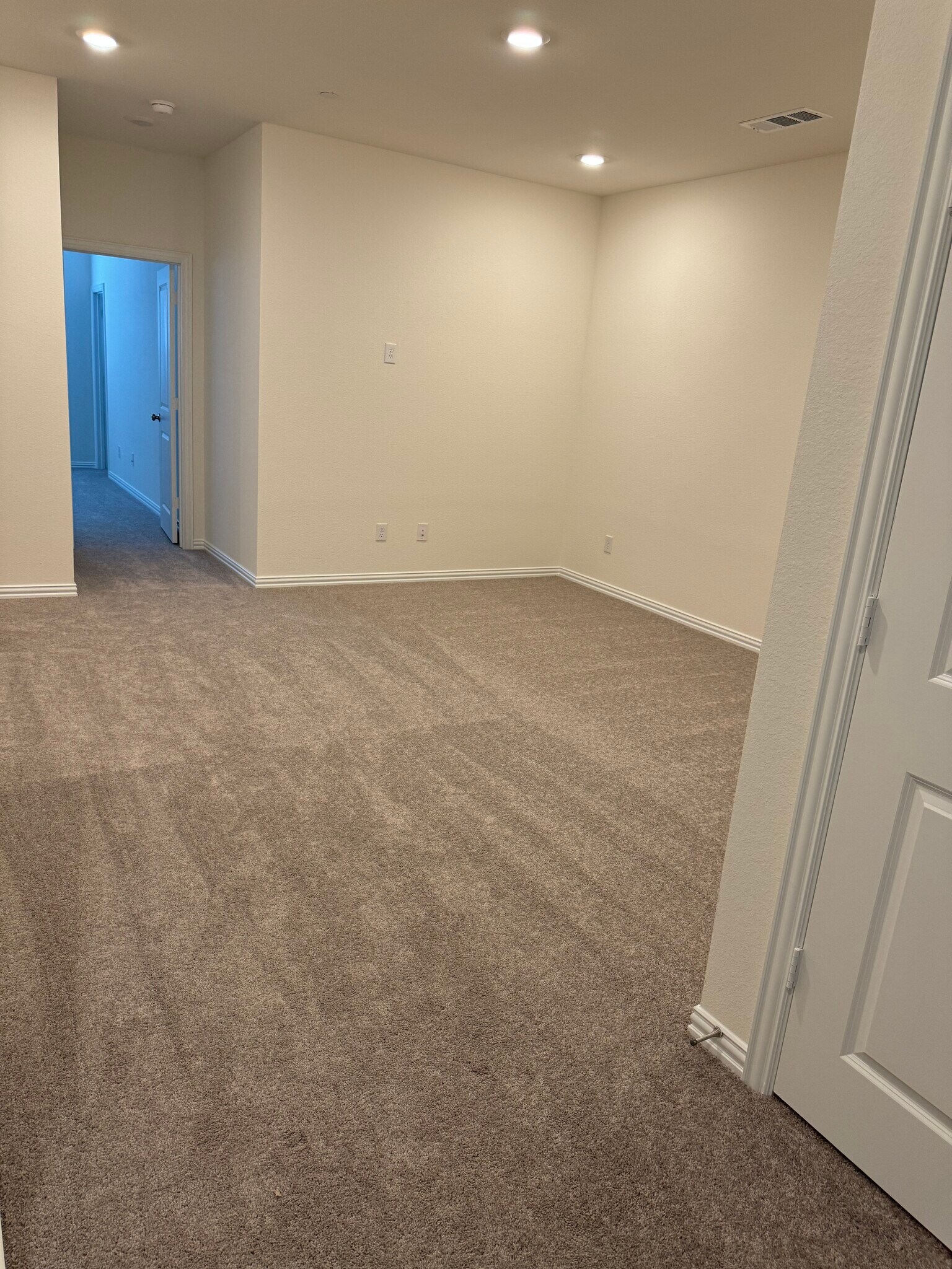 Building Photo - 2821 Jacaranda Dr