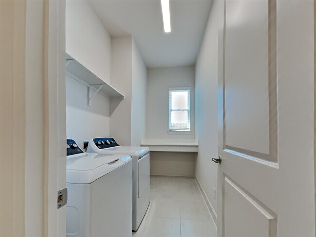 Building Photo - 15170 London Gavroche Ln