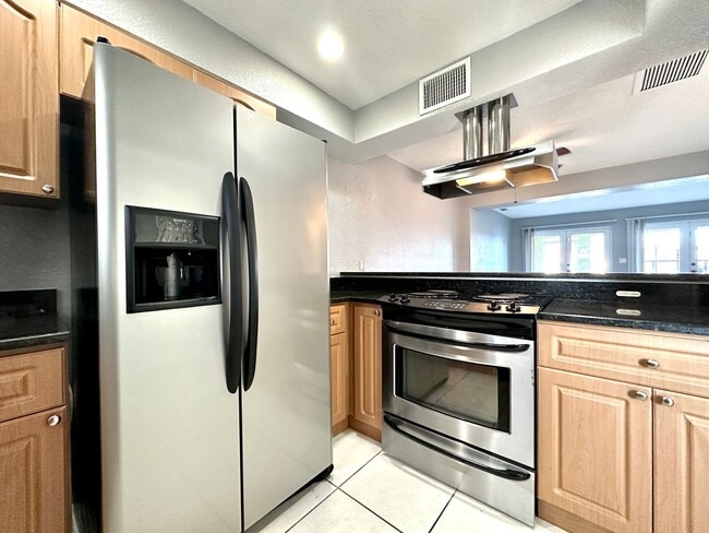 Building Photo - 1350 Mediterranean Dr