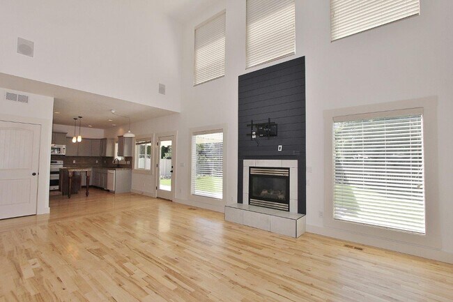 Building Photo - 4325 N McKinley Pk Ave