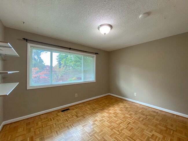 Building Photo - RARE!! Ranch Style 3Bed 1.5Bath home in Be...
