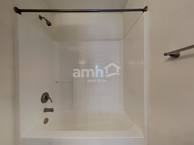 Building Photo - 119 Macallan Ct