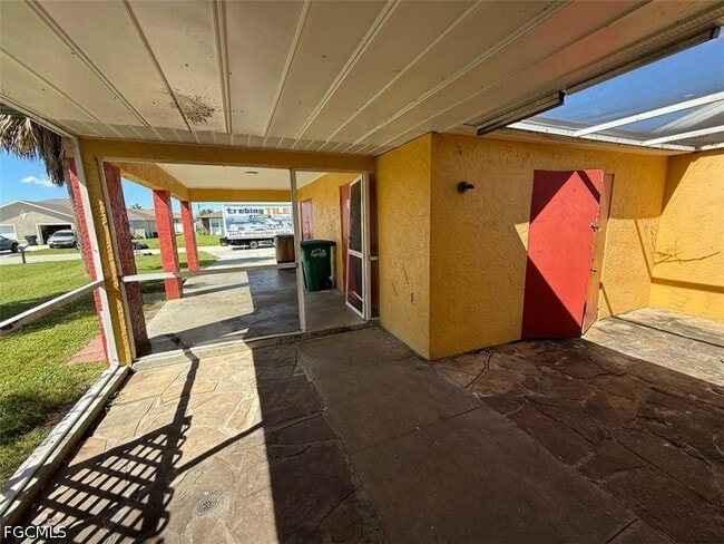 Building Photo - 537 SE 6th Pl