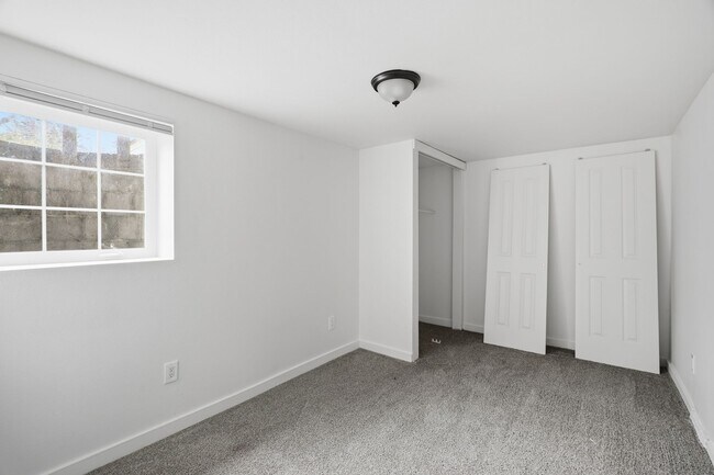 Building Photo - 3917 E Fairview Ave