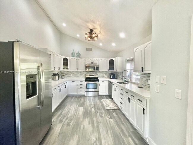 Building Photo - 4700 Regina Dr