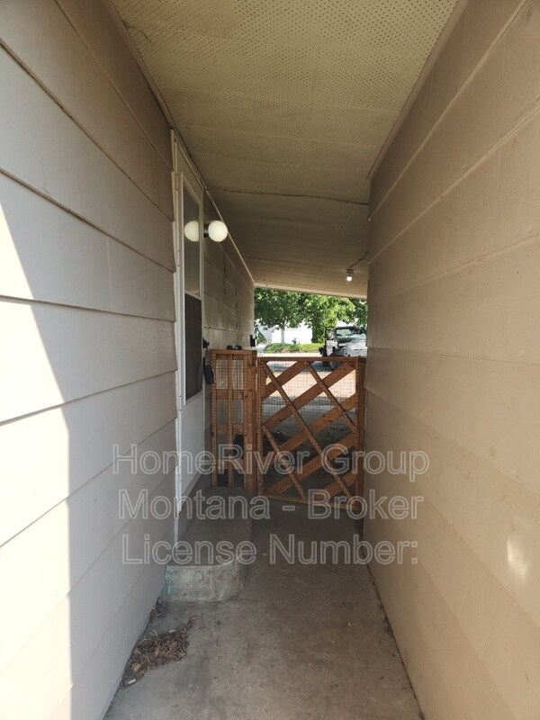 Building Photo - 1809 Defoe St
