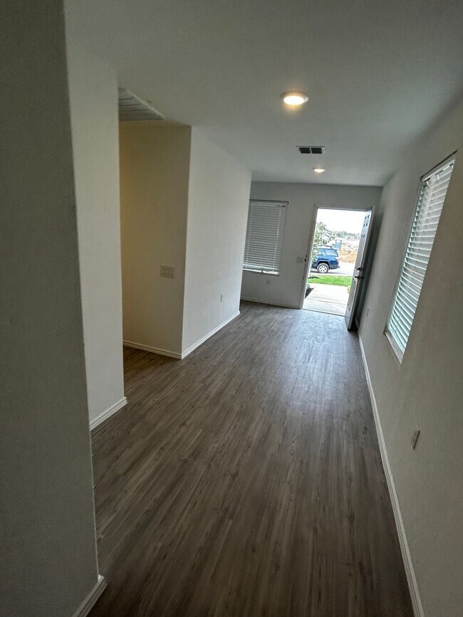 Building Photo - VIDA Subdivison - 4bed 2 bath Home