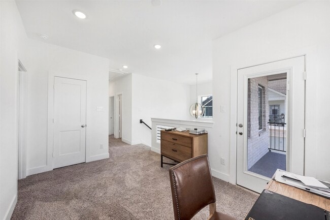Building Photo - 10062 Rosette Dr