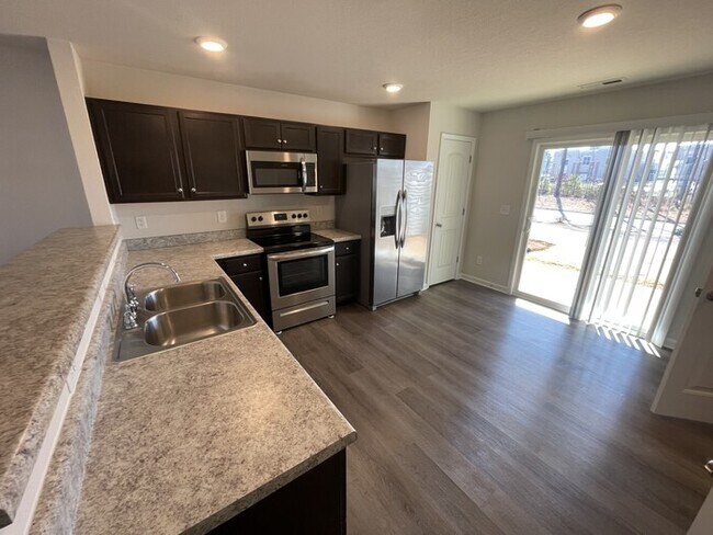 Building Photo - 1075 Peony Ln