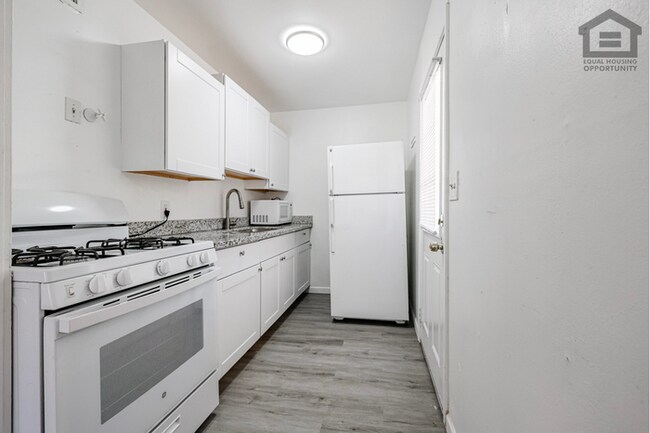 Building Photo - 1Bed/1Bath House at 32nd St/Thomas! Ready for Immediate Move-In! -- NO HOA!