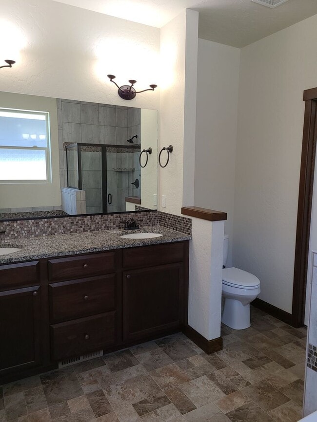 Building Photo - Beautiful Custom 3 bedroom 2 bath Home for Rent in Post Falls, ID