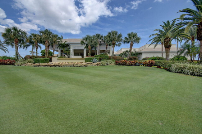 Building Photo - 5547 Fairway Park Dr