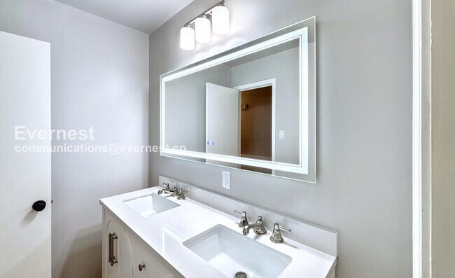 Building Photo - PROMO: Get $500 off the first month’s rent when you sign the lease today!! / Spacious Home with G...