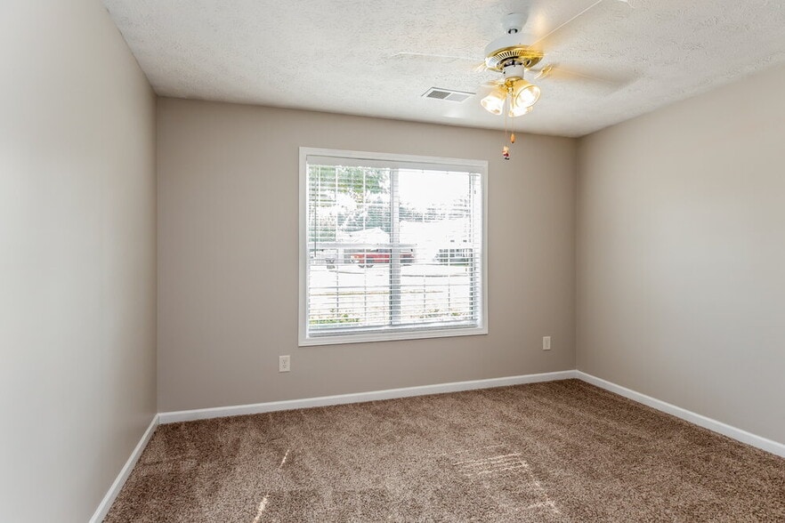 Building Photo - 173 Waters Edge Dr