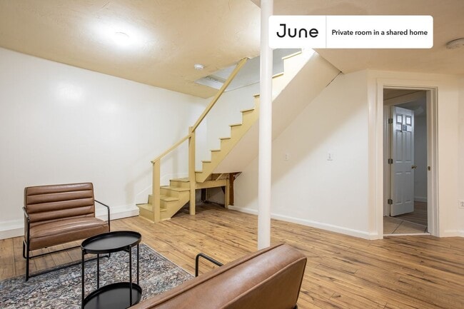 Building Photo - Room in Shared 5 bed/2 bath home