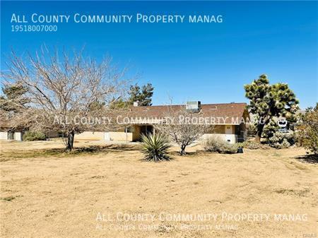 Building Photo - Single Family Home in Yucca Valley!