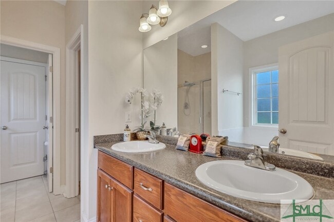 Building Photo - 720 English Oak Dr