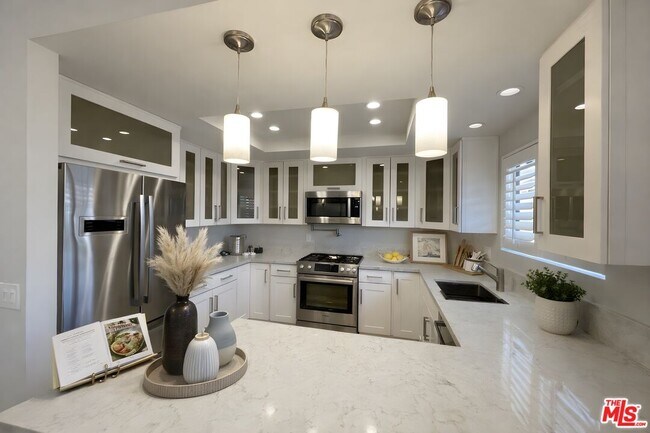 Building Photo - 64356 Doral Dr