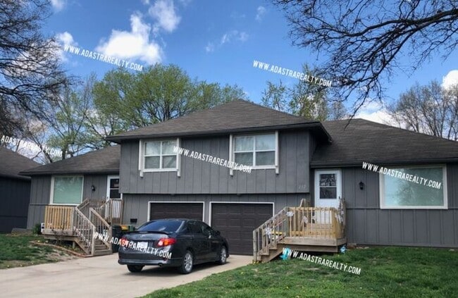 Primary Photo - Beautiful Updated Duplex in Paola-Availabl...