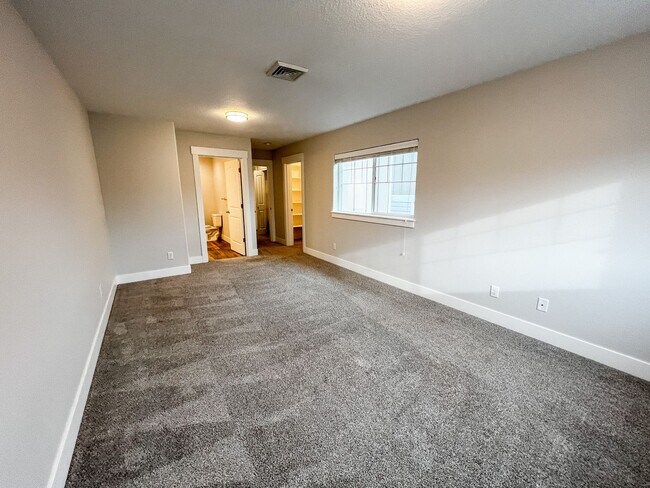 Building Photo - BIGFIR1069-1071