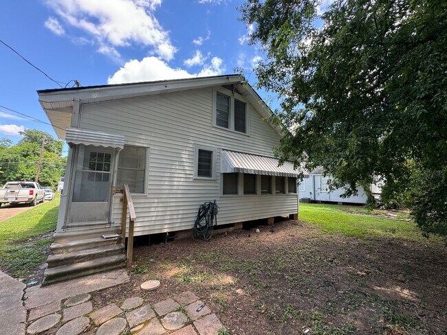 Building Photo - 3516 Alexander Ave