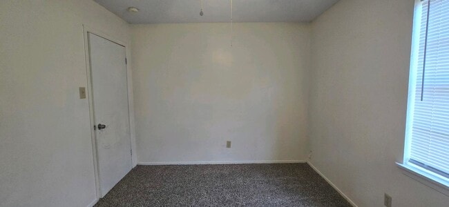 Building Photo - Coming Soon-Cozy 3 Bedroom Unit! Tour Today!