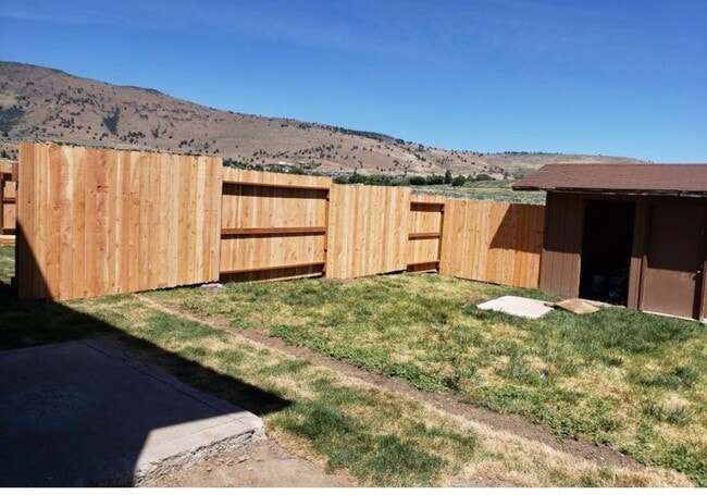 Building Photo - 1211 Summers Ln
