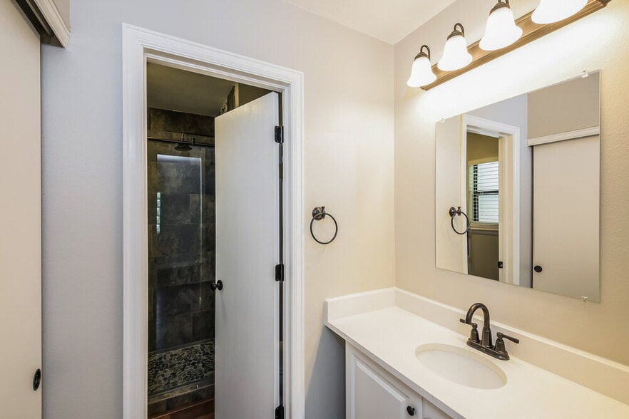 Building Photo - 514 Timberline Pl