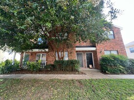 Building Photo - 1411 Dove Run Dr