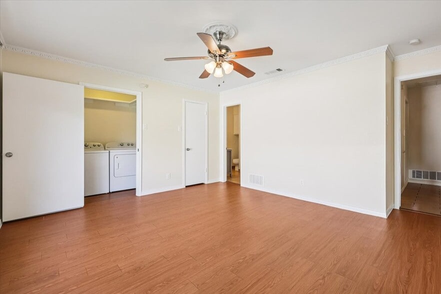 Laundry Room - 10655 Sandpiper Ln