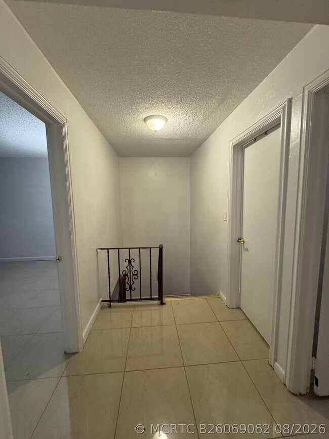 Building Photo - 3904 SW 67th Way