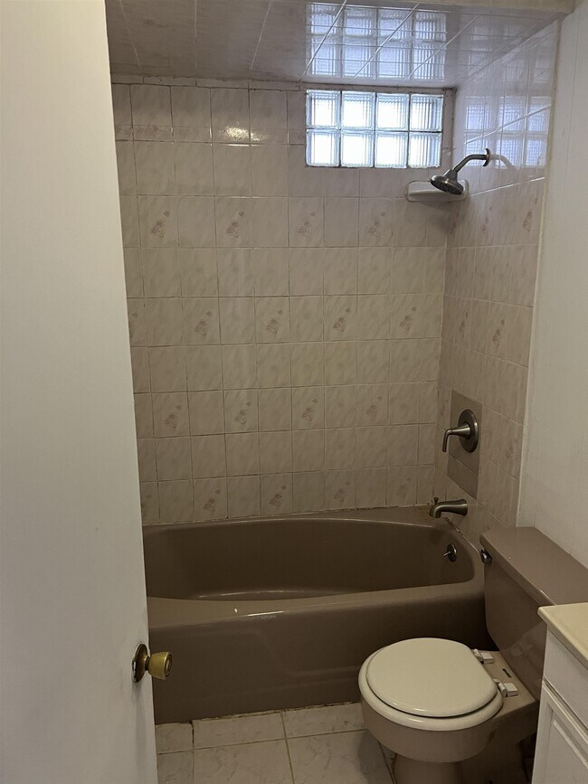 Building Photo - 167 Garfield Ave