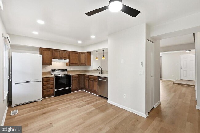 Building Photo - 7691 Northern Oaks Ct