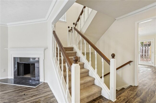 Building Photo - 419 The North Chace