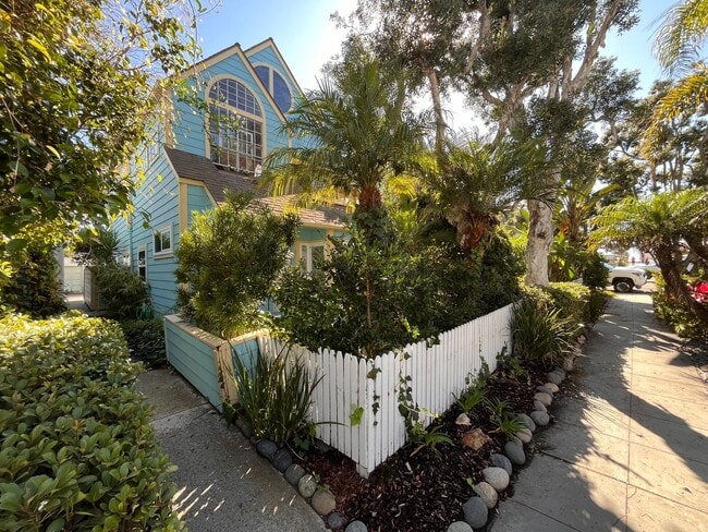 Building Photo - Mission Beach, 2 bedroom, 2 bathroom, with...