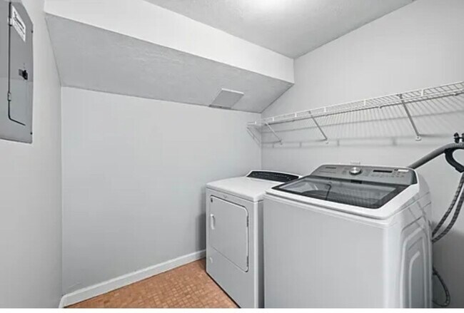 Building Photo - 87 Sterling Ln