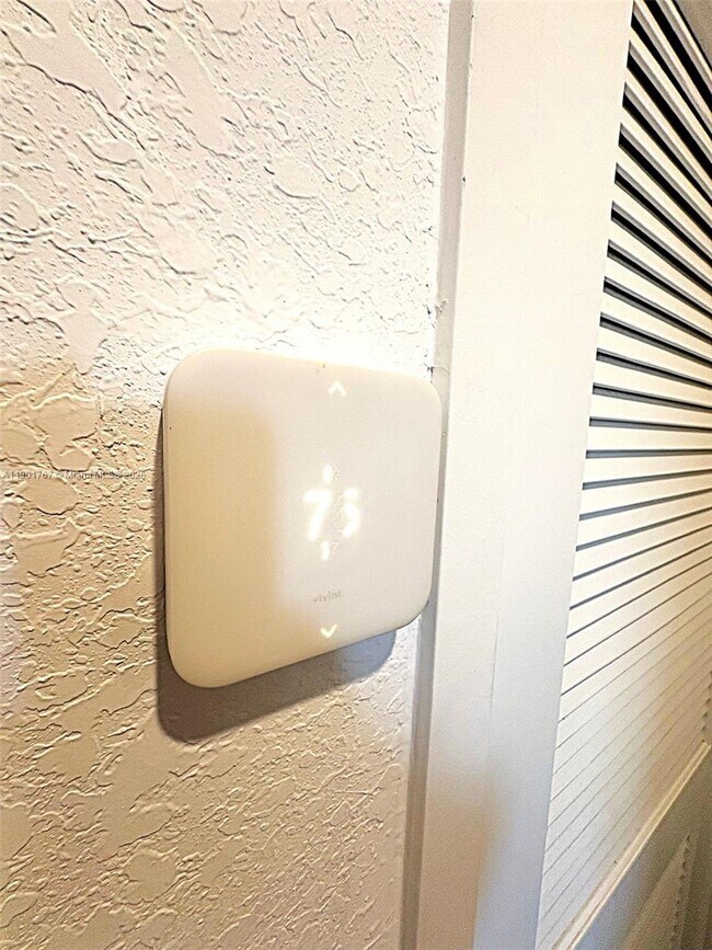 Building Photo - 476 NE 5th St