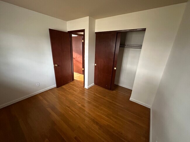 Building Photo - Brinwood Property APT A