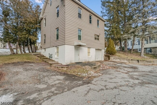 Building Photo - 155 Main St