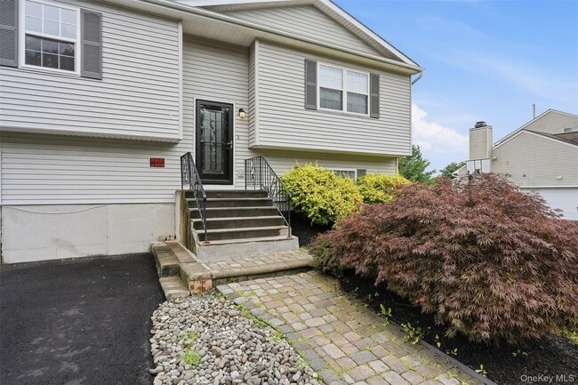 Building Photo - 17 Watkins Dr