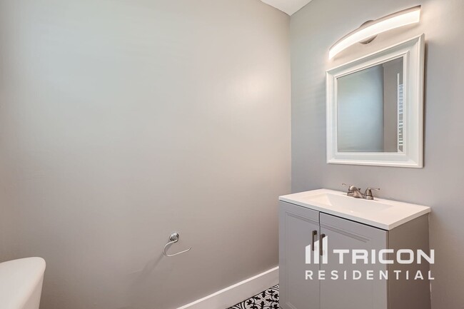 Building Photo - 2241 Wallingford Dr