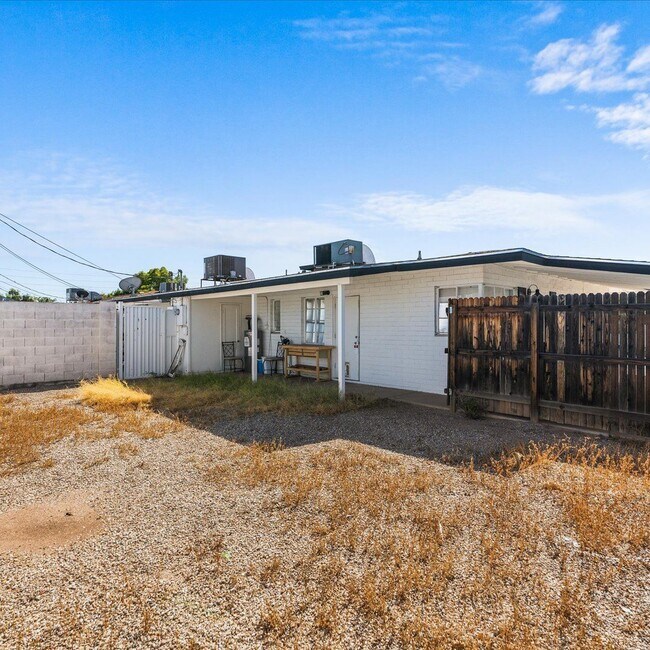 Building Photo - 449 N Drew St E