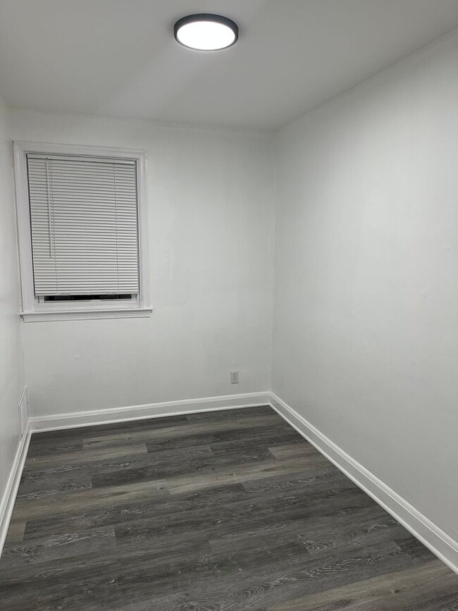 Building Photo - Spacious Home Available for Rent! Newly Re...