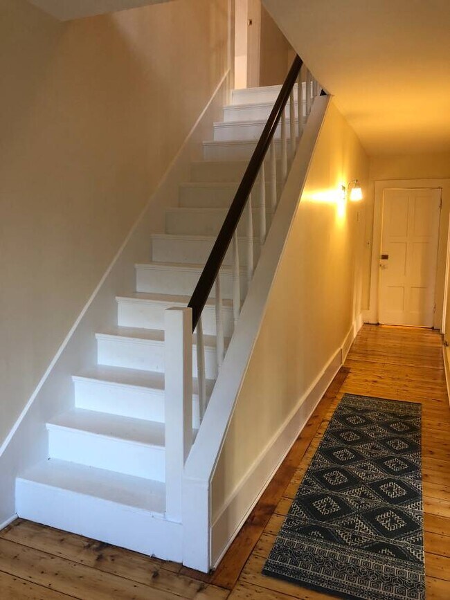 Building Photo - 1295 Main St