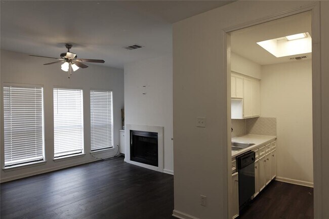 Building Photo - 2706 Salado St