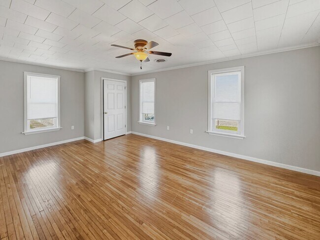 Building Photo - 520 Shaw St