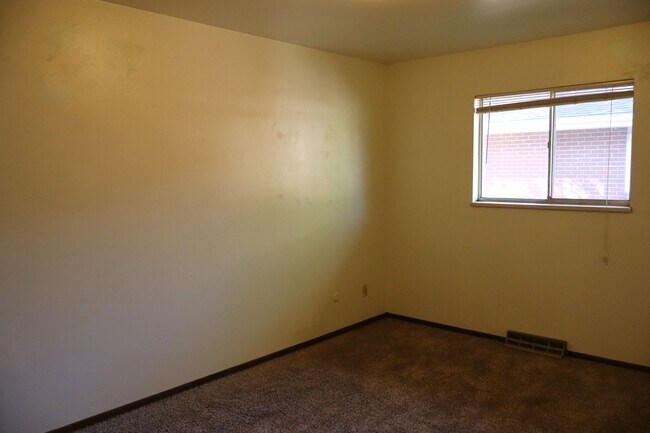 Building Photo - 1604 Larch St